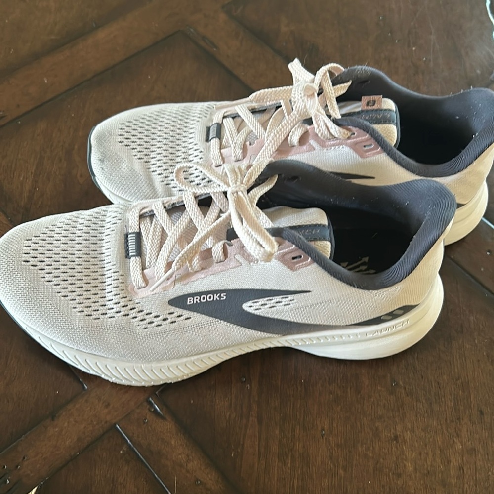 Brooks Womens Launch Running Shoes Sneakers Size 8 Light pink